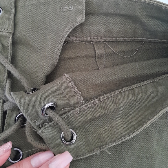 Shorts - Picture 3 of 3